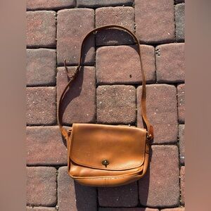 Vintage Coach British Tan Leather Crossbody Shoulder Bag 6919